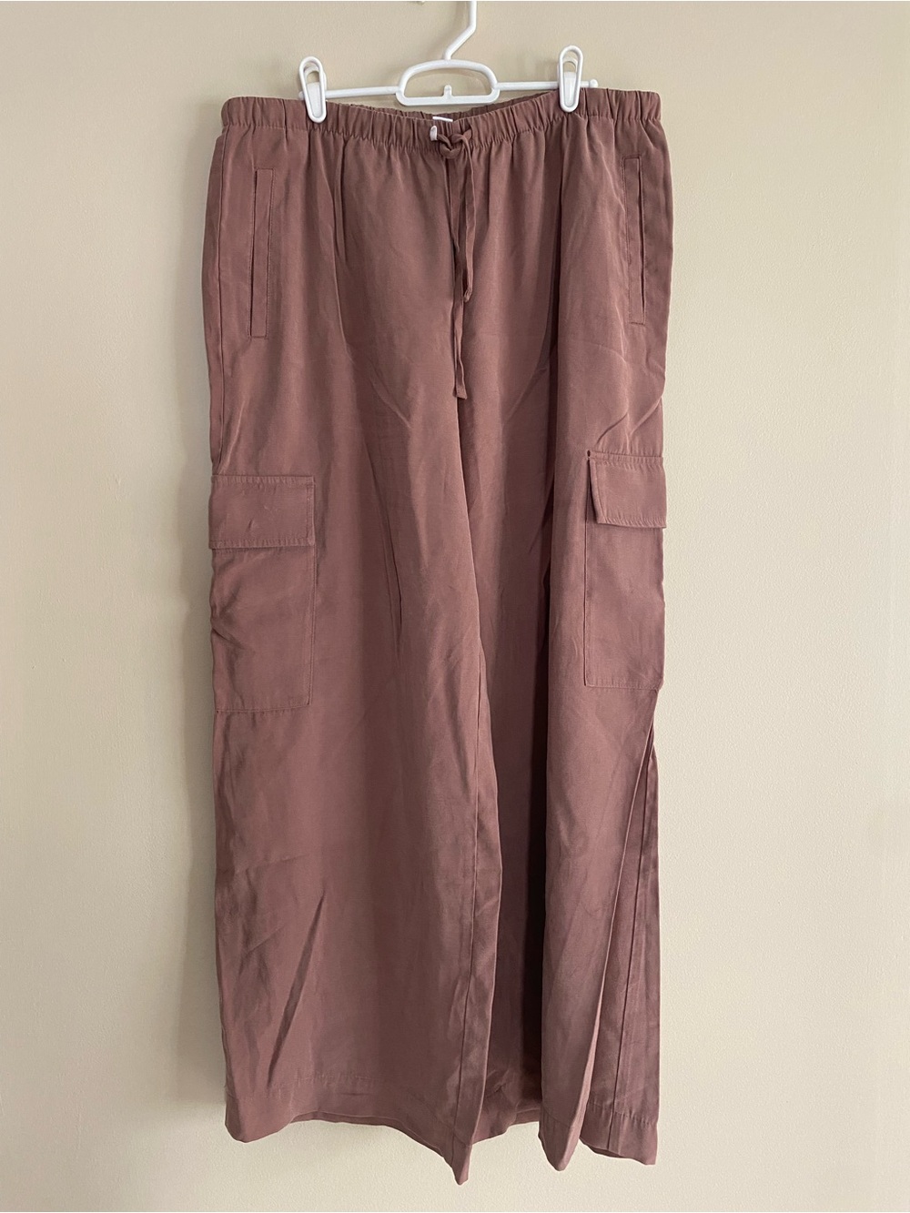 Wide-Leg Cargo Pants in Dusty Rose